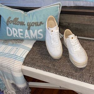 Stuart Weitzman White Sneakers Classic Minimalist Design NWOT size Euro 35B US 5